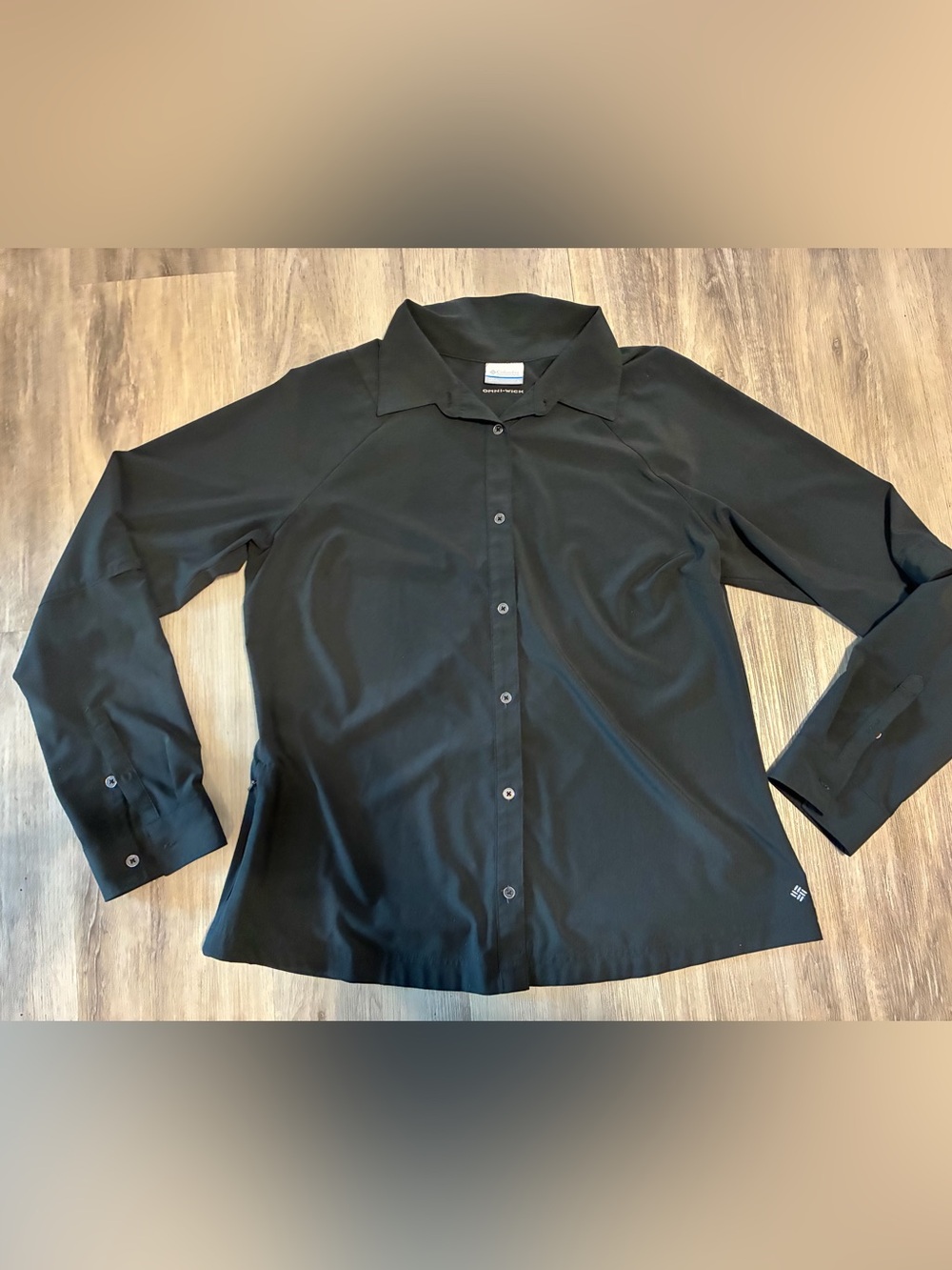 Womens Columbia Omni Wick black button down long sleeve adjustable sleeve length